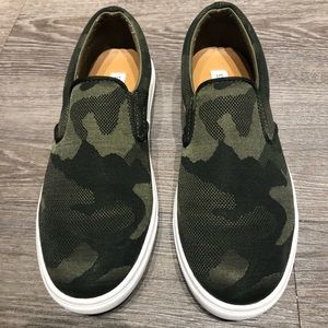 Steve Madden Women’s Gills Sneaker Slip-on